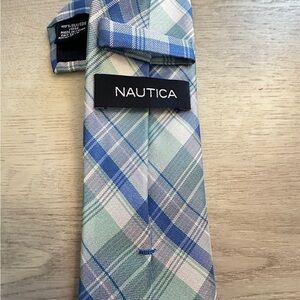 Nautica men’s silk tie, excellent condition.